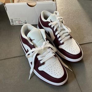 Air Jordan1 Low white/bronze size 8.5 women